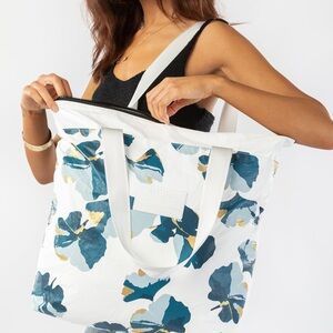 ISO ALOHA Collection Gingko Tote in Dream and (Blue Modern Floral Tote)